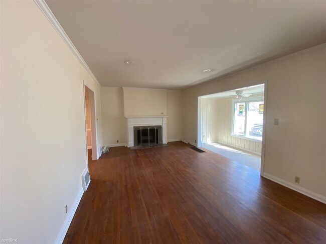Building Photo - 2 br, 1.5 bath House - 103 S Parkwood Ln S...
