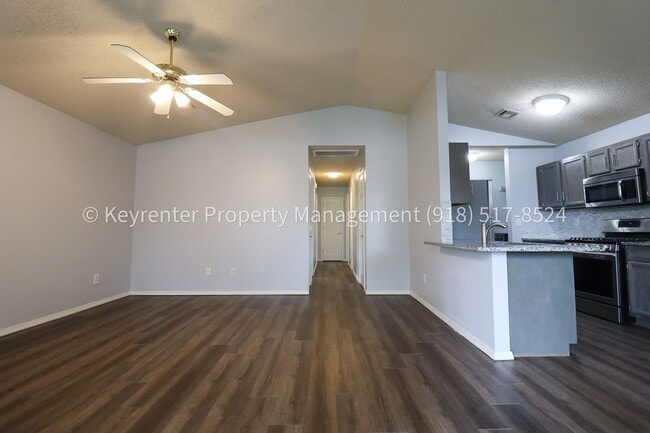 Building Photo - 3 Bed | 2 Bath in Owasso!