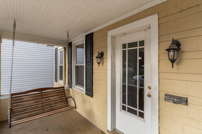 Building Photo - 238 Shelby St