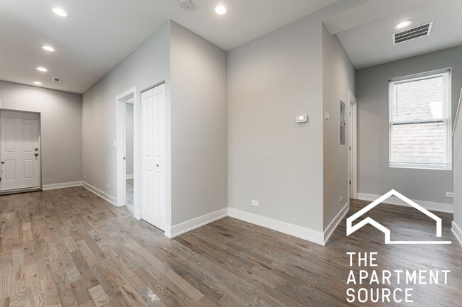 Building Photo - 926 W 32nd Pl