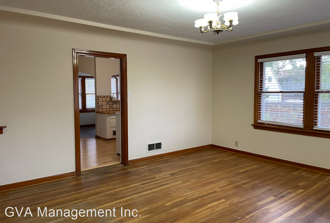 Foto del edificio - 2 br, 1 bath House - 1321 Wellington Avenue