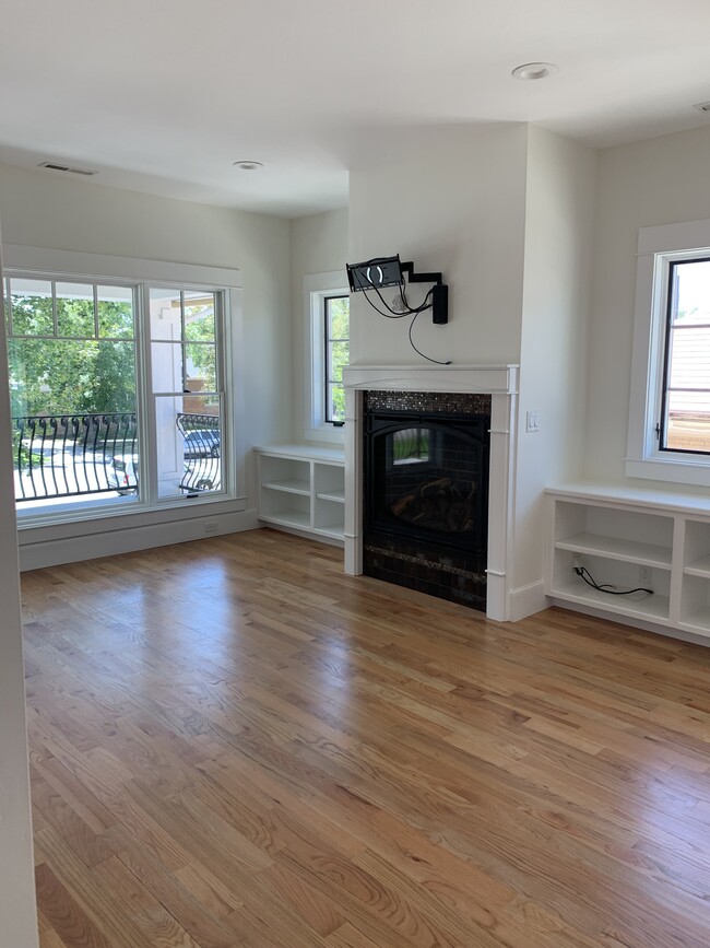 Building Photo - 1019 E 300 S