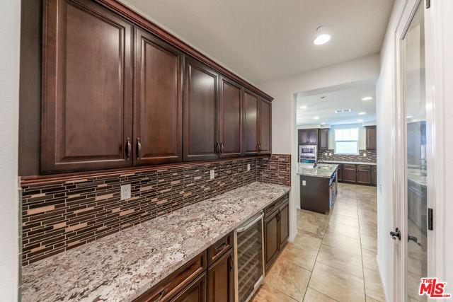 Foto del edificio - 22379 Driftwood Ct