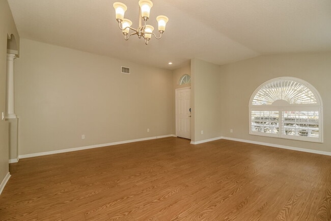 Building Photo - 633 Straw Lake Dr