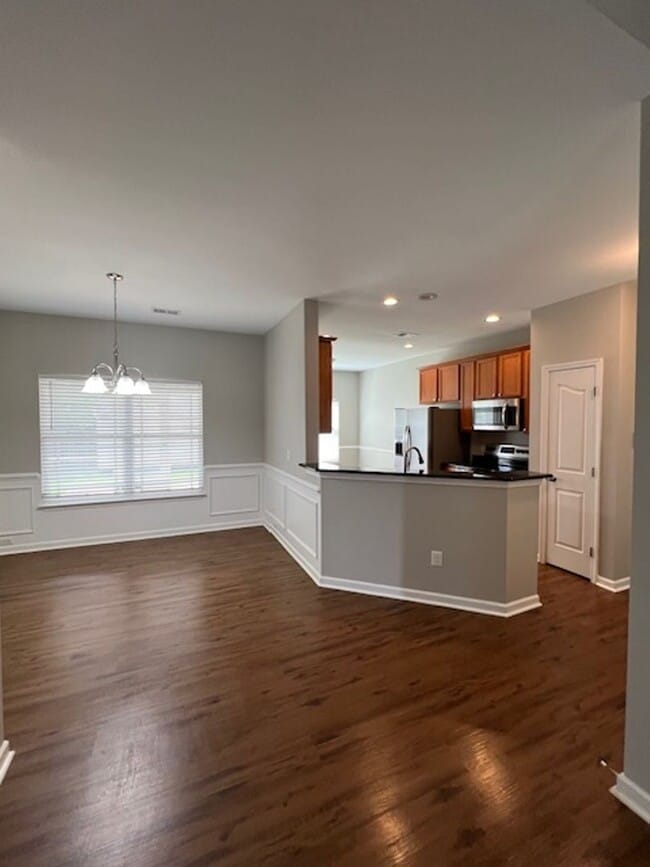 Building Photo - Enjoy this Open Floorplan includes 3 BD-2.5 BA - Master On Main - A Huge Loft/Bonus. Community Po...