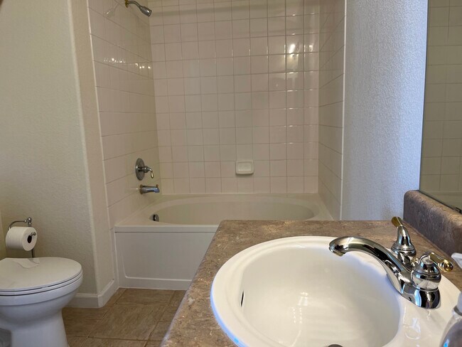 baño - 9518 West San Juan Circle