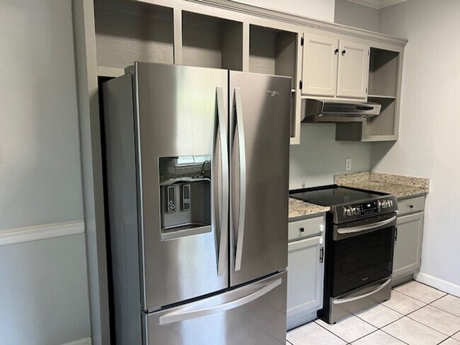 Foto del edificio - 4/2.5 located in Pinehurst subdivision