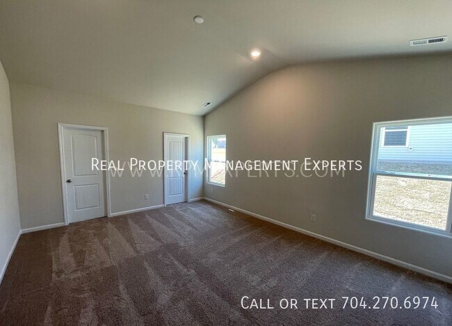Building Photo - Beautiful 3 Bedroom 2 Bath Ranch Home in N...