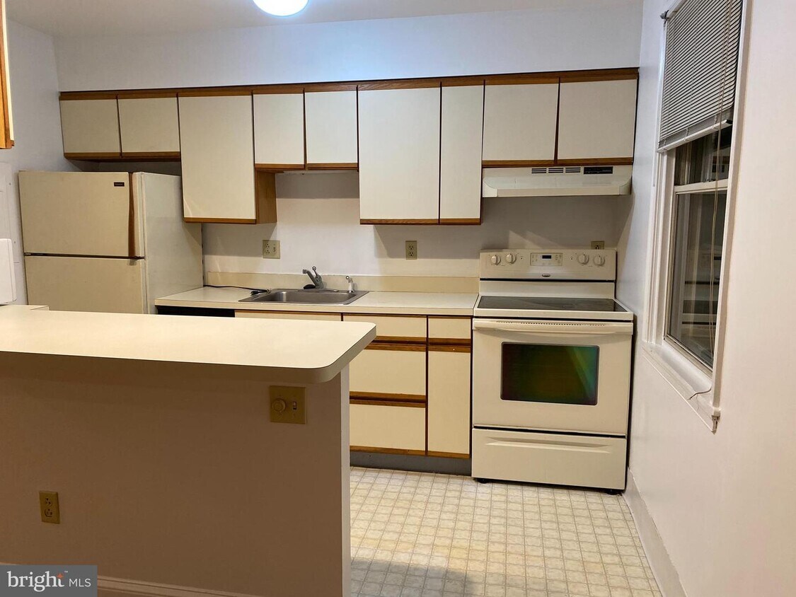 42 Conshohocken State Rd Unit 8D, Bala Cynwyd, PA 19004 Room for