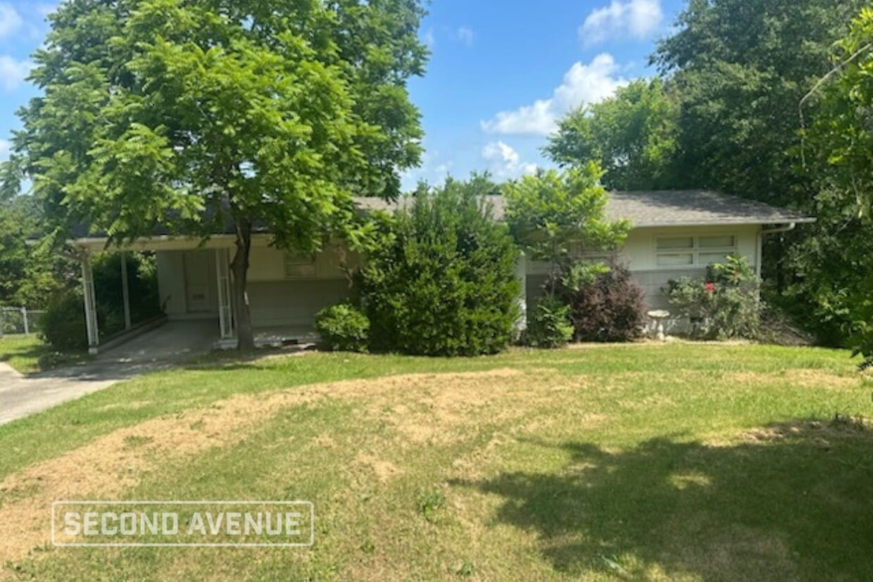 Primary Photo - 704 27th Ave NE