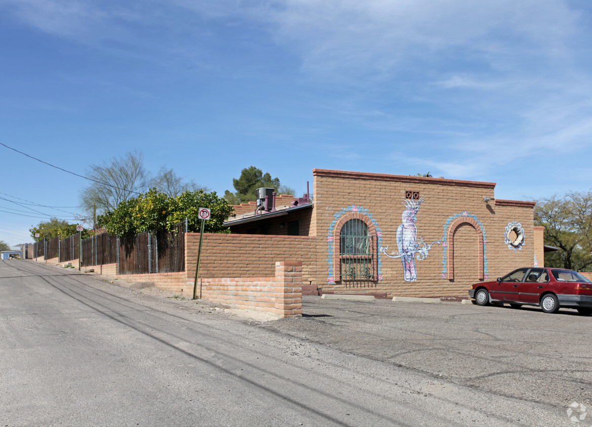 Building Photo - 351 N Silverbell Rd