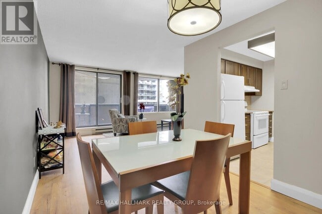 Building Photo - 470 Laurier Ave W