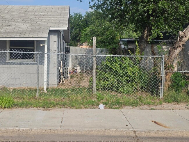 Foto del edificio - 2419 Sanchez St