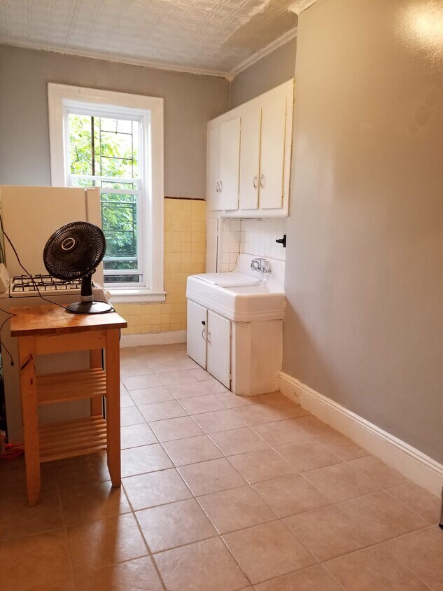Kitchen - 186 Utica Ave