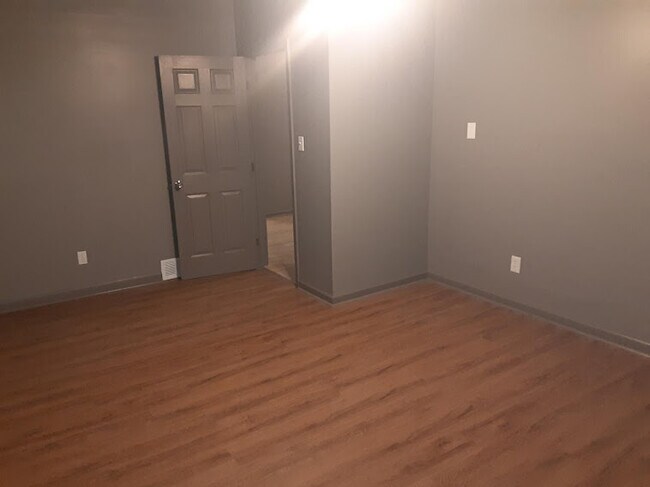 Building Photo - 3006 Calvert Ave