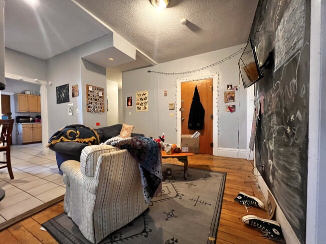 Foto del edificio - 18 Glenville Ave