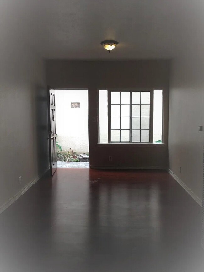 Foto del edificio - 972 Marview Ave