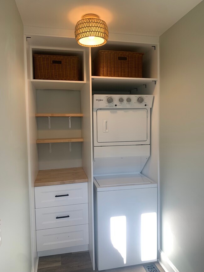 Área de lavandería - 1 Bunche St