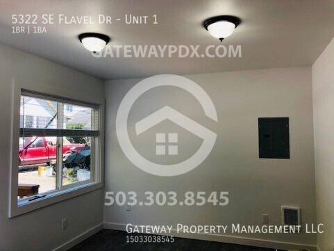 Building Photo - 5322 SE Flavel Dr