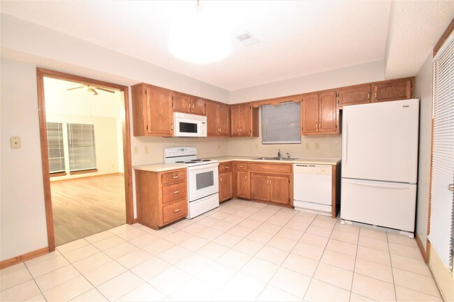 Building Photo - 7947-7947 NW 79th Terrace