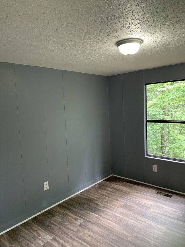 Building Photo - 6708 Skyview Dr SE