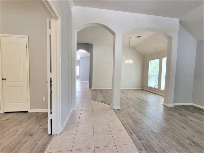 Foto del edificio - 13910 White Oak Glen Ct