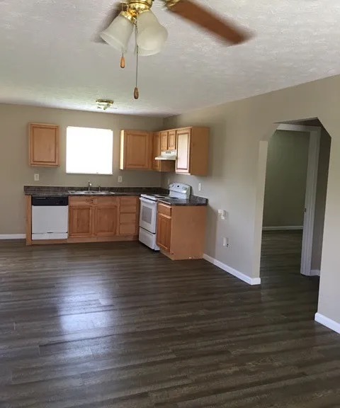 Building Photo - 605 Privet Dr