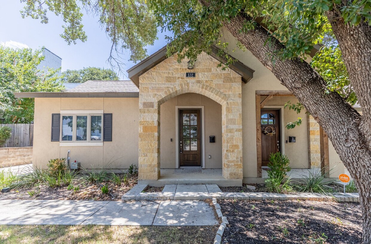 132 Elizabeth Rd, Alamo Heights, TX 78209 Room for Rent in Alamo