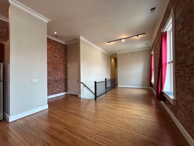 Building Photo - 109 West Third Ave #201