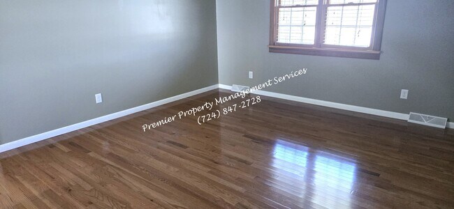 Building Photo - 323 Brewster Rd