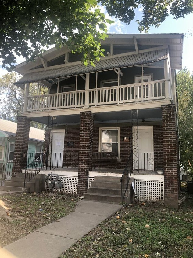Primary Photo - Upper NE Apartment Available