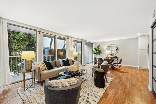 Photo - 1425 Lakeside Dr Townhome