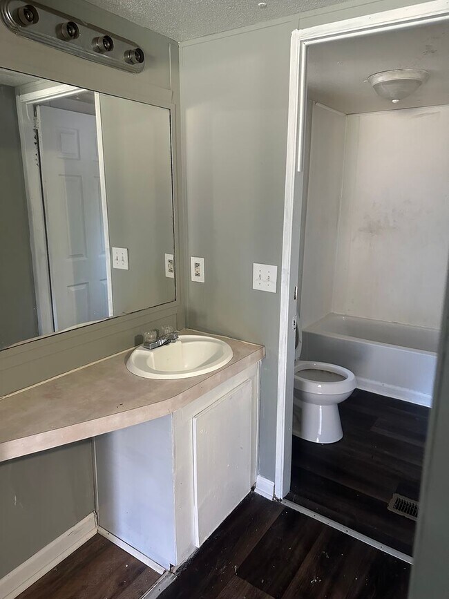 Foto del edificio - 61 Daniel Dr