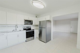 Building Photo - 2970 SW 38th Ct