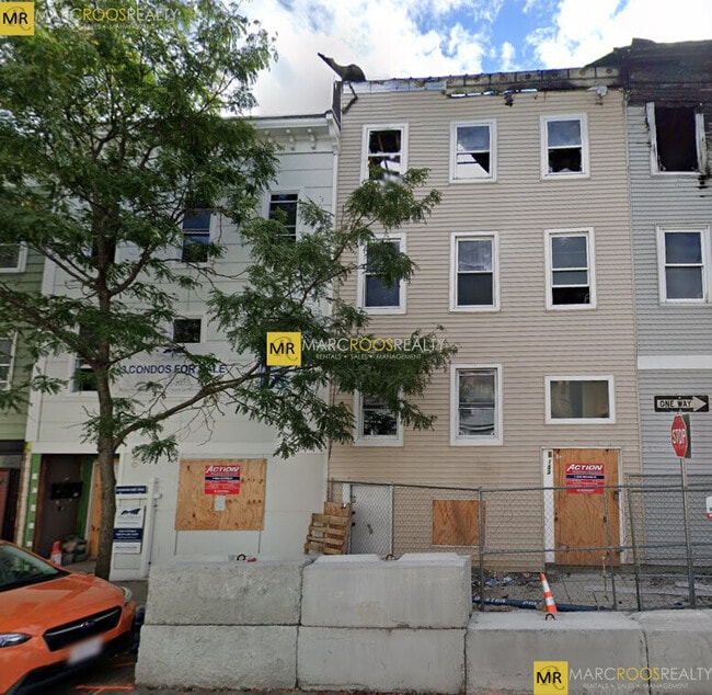 Building Photo - 183 Maverick St