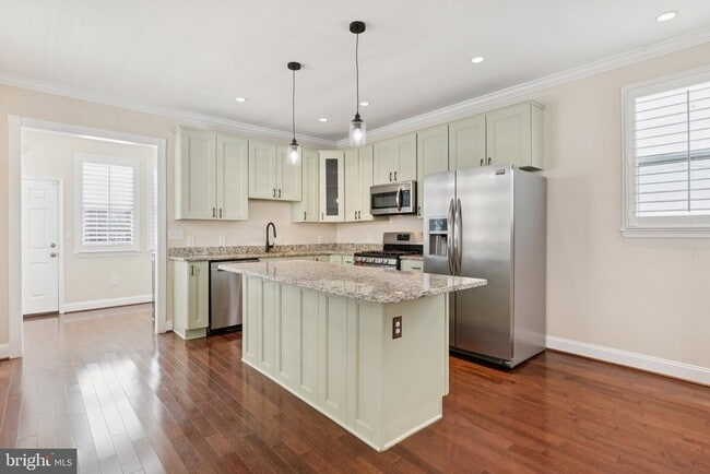 Building Photo - 908 Longfellow St NW