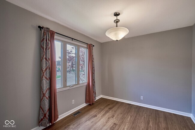 Building Photo - 8502 Canterbury Square W