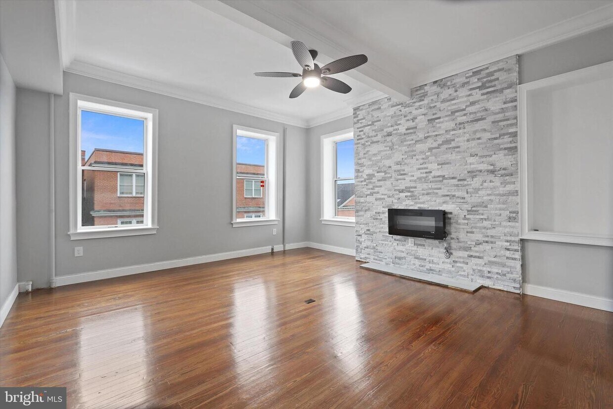 215 W Washington St Unit B, Hagerstown, MD 21740 Room for Rent in