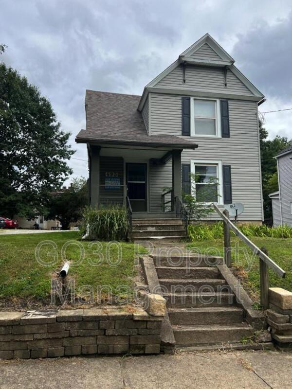 Building Photo - 493 Gage St