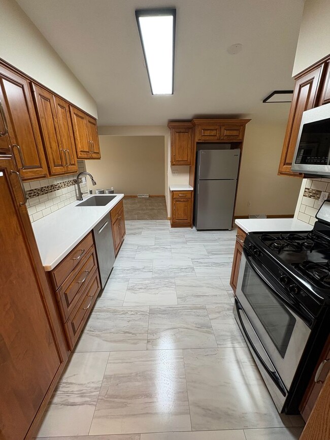 Building Photo - Wheel Chair Accessible Luxury Frontier Condo