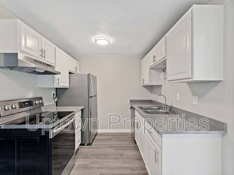 Primary Photo - 6826 N Richmond Ave