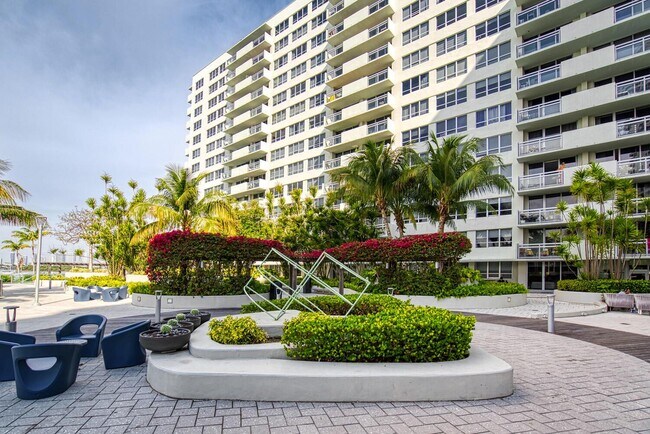 Foto del edificio - 1500 Bay Rd