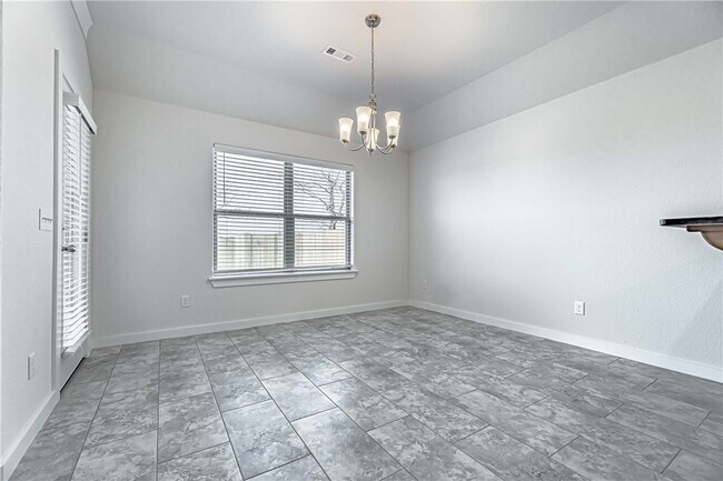 Building Photo - 219 S Geranium Ln
