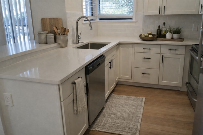 Building Photo - Beautiful 1/1 Wood Floor Condo for rent with Serene trees view from your screened balcony.