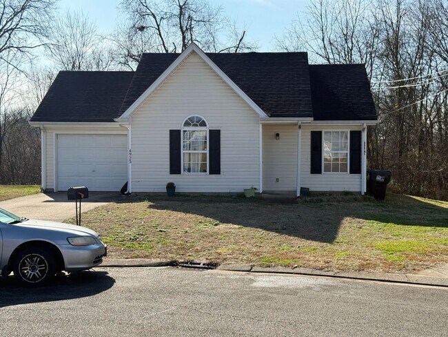 Foto del edificio - Nice two bedroom with a garage in Murfreesboro by Carter rent to own