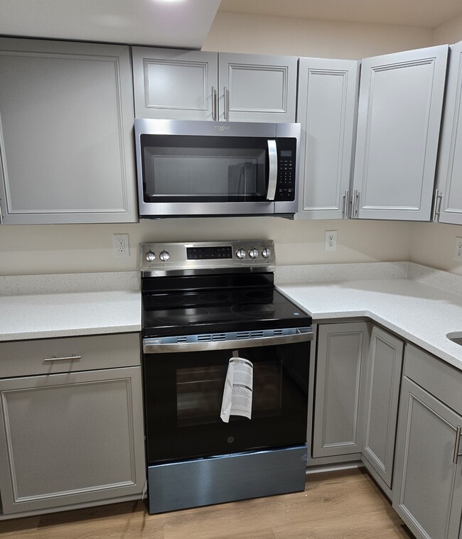 Building Photo - 9573 Loma Dr