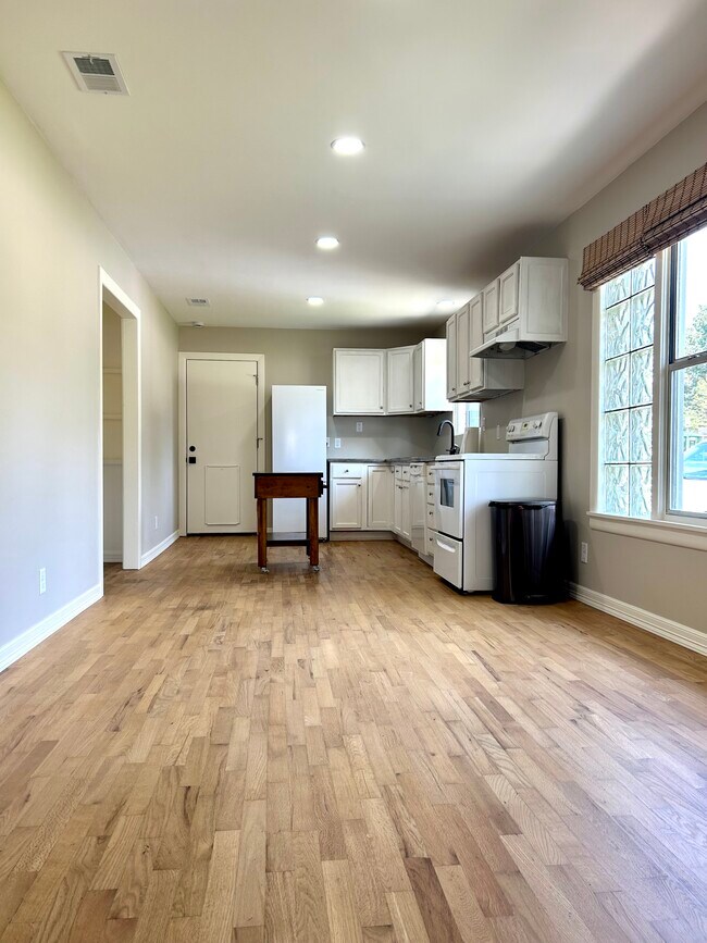 Foto del edificio - 1631 N Garland Ave