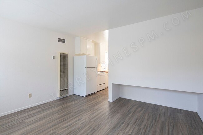 Foto del edificio - *OPEN HOUSE: 9/27 10-11AM* Cottage with As...
