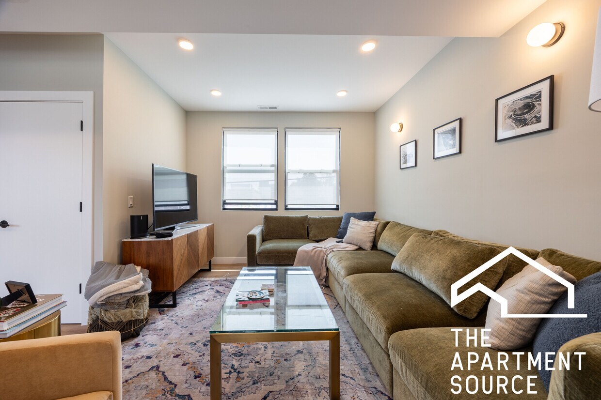 Primary Photo - 2412 W Belden Ave