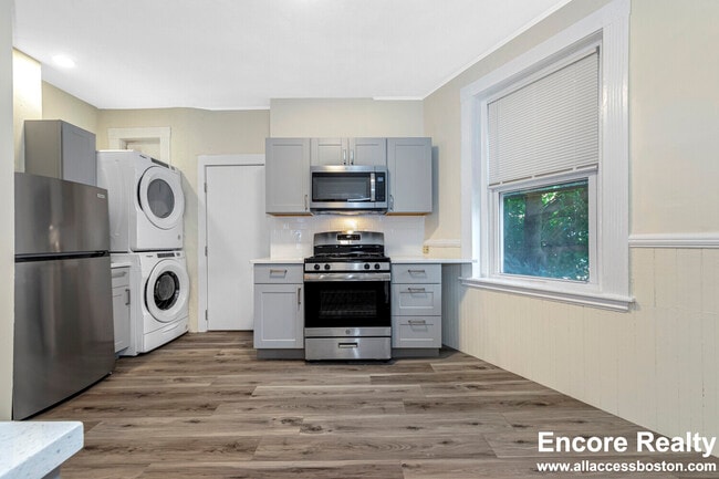 Building Photo - 63 Fairbanks St